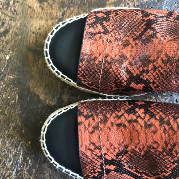 Splendid Thaddeus Slip on in Brick size 10 - Picture 3 of 8